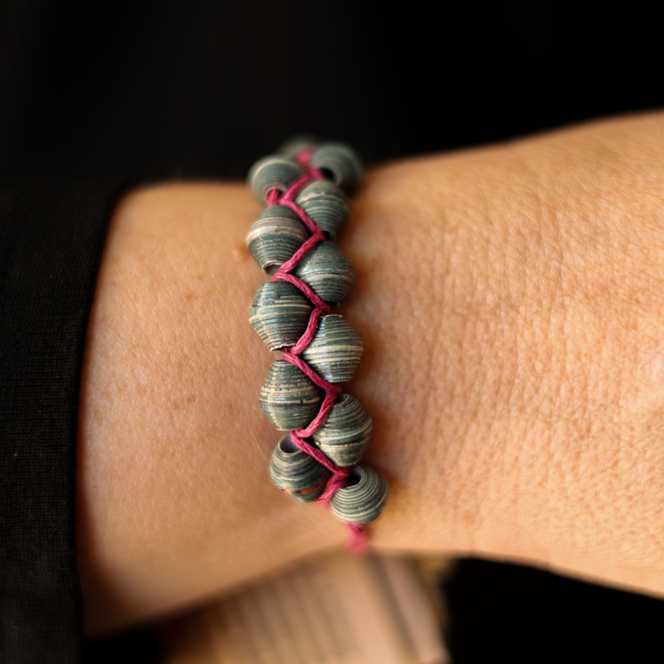 Zigzag Paper Bead Bracelet